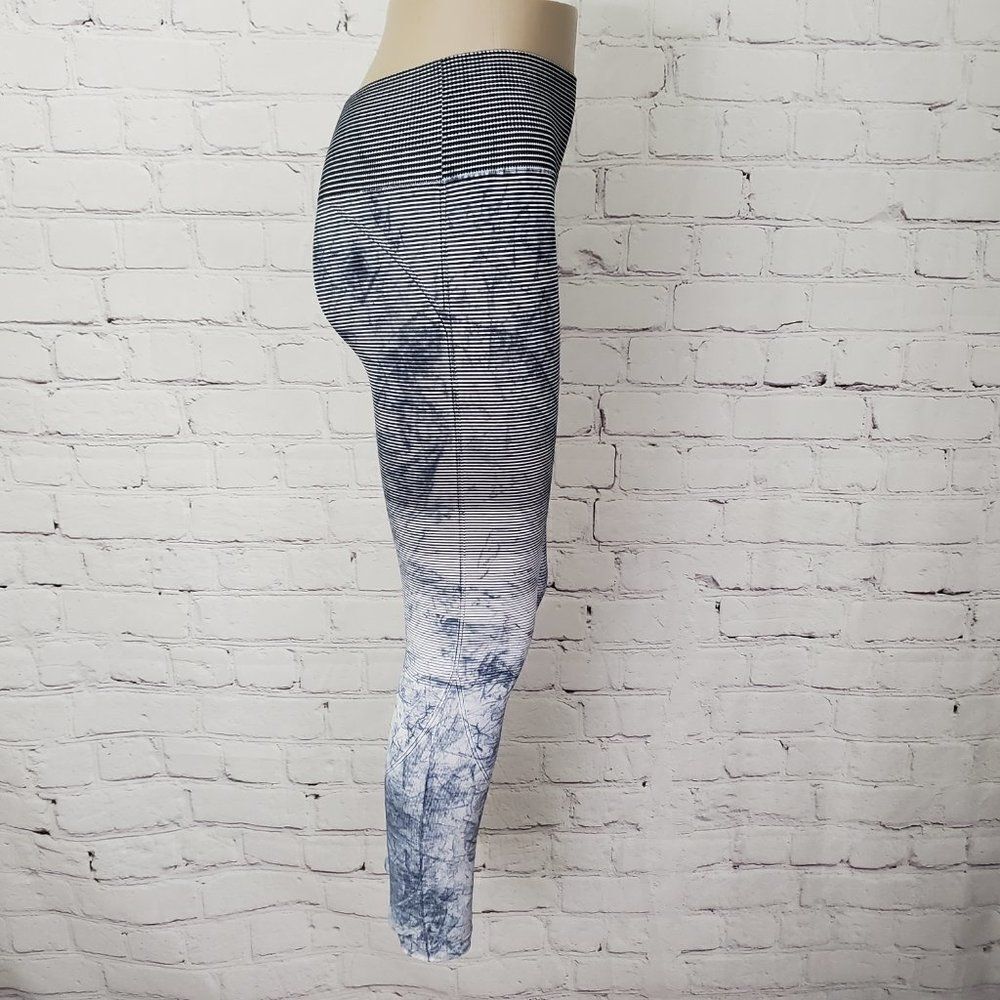 𝅺lululemon Ebb to Train Tight Wash White Black Luna 4 - Picture 3 of 9